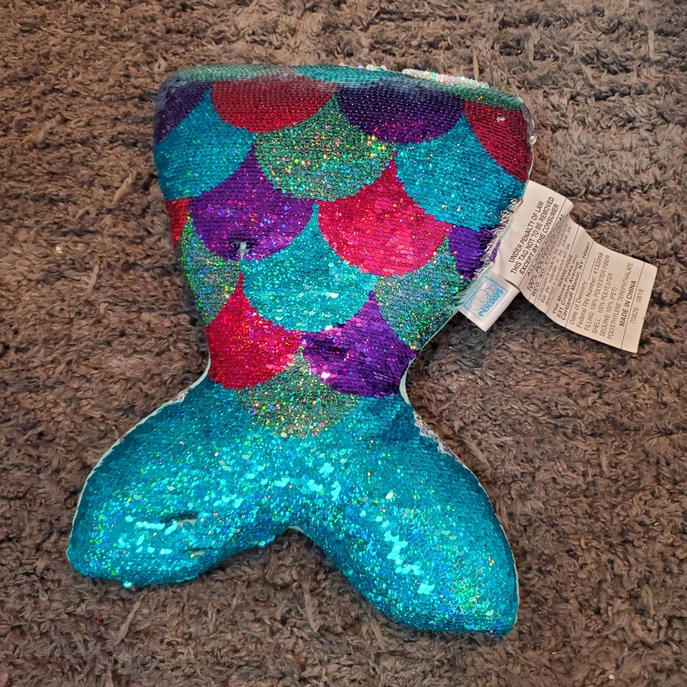 Sequins filling mermaid pillow